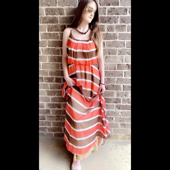 TANNED BEAUTY - Picture 3 of 11